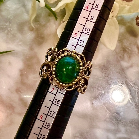 Vintage Emmons Gold Filigree Ring Emerald green large oval cut Statement Ring! - Picture 6 of 15
